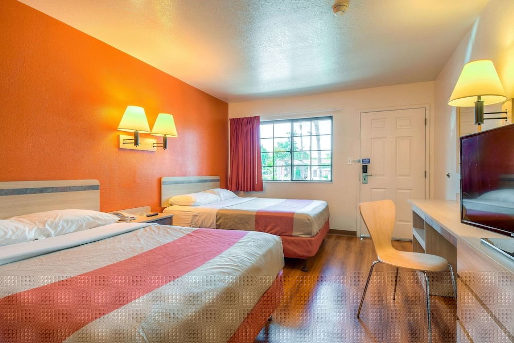 Motel6 Pomona, CA - Los Angeles 14/36