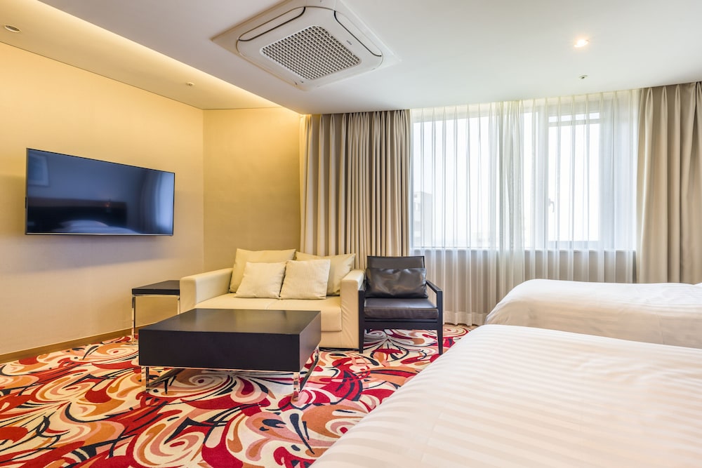 Shin Shin Hotel Jeju Airport (ex Hotel Kenny Story Premium Jeju Yeondong) 56/61
