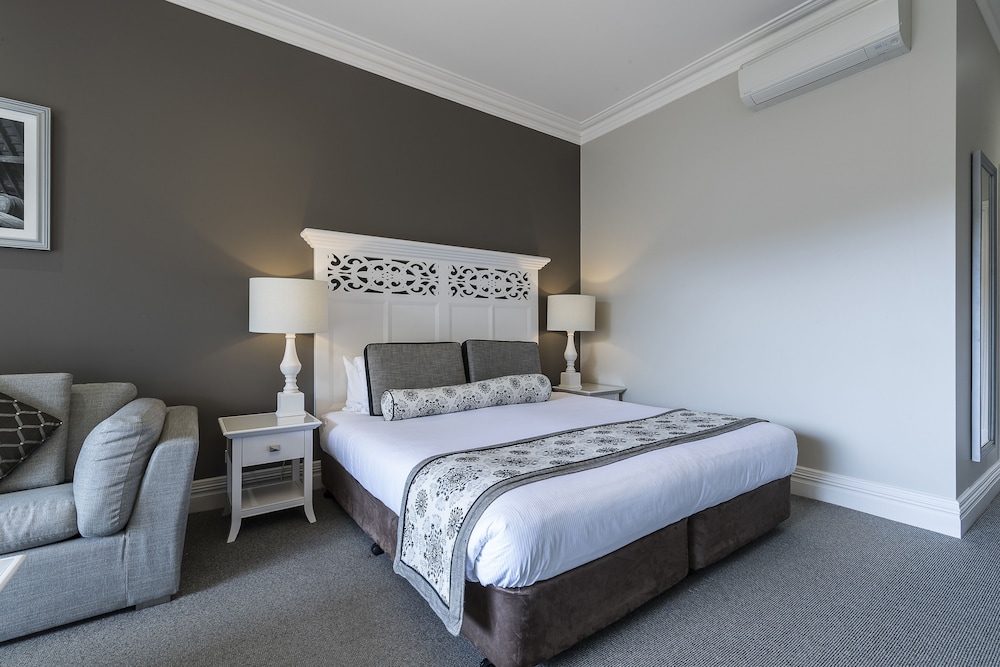 Grand Mercure Basildene Manor 16/46