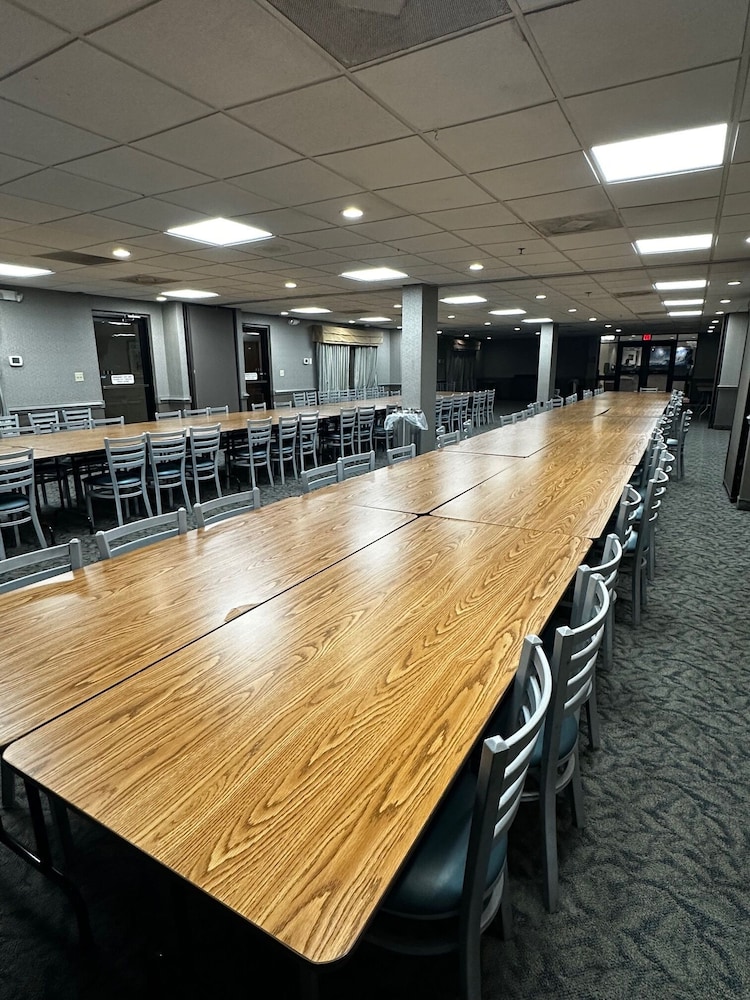 Ramada By Wyndham Virginia Beach 26/37