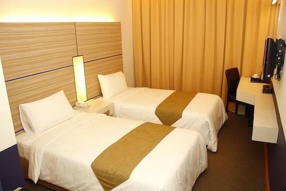 Grand Medallion Hotel 16/48