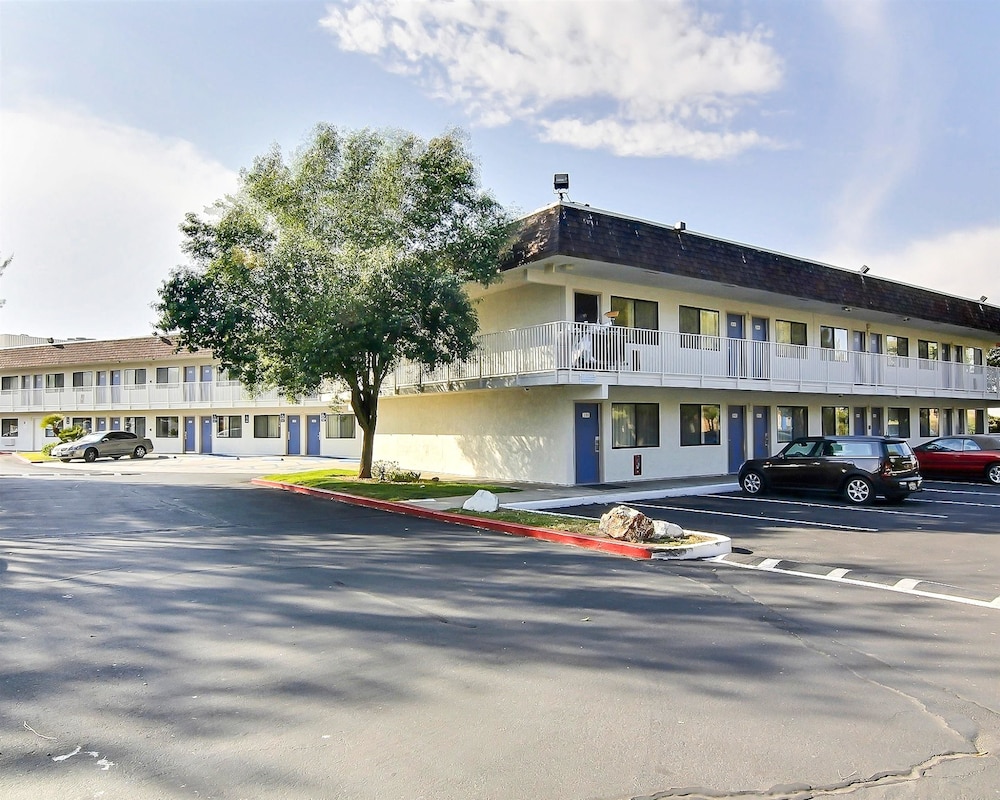 Motel6 Palmdale, CA 45/60