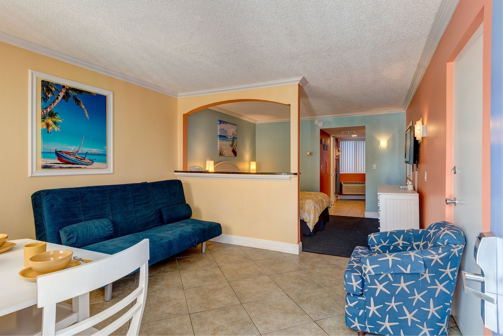 PELICAN POINTE SUITES 42/58