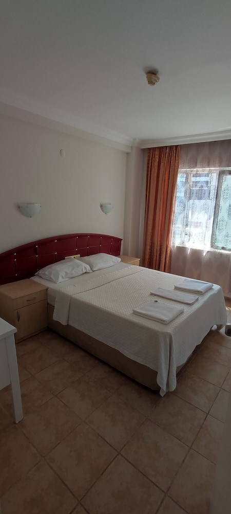Basil's Apart Hotel 14/51
