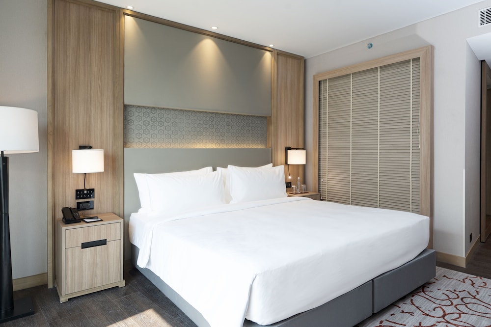 DELUXE, KING BED, CITY VIEW