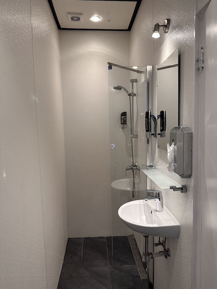 Amsterdam Inn Hotel 42/47