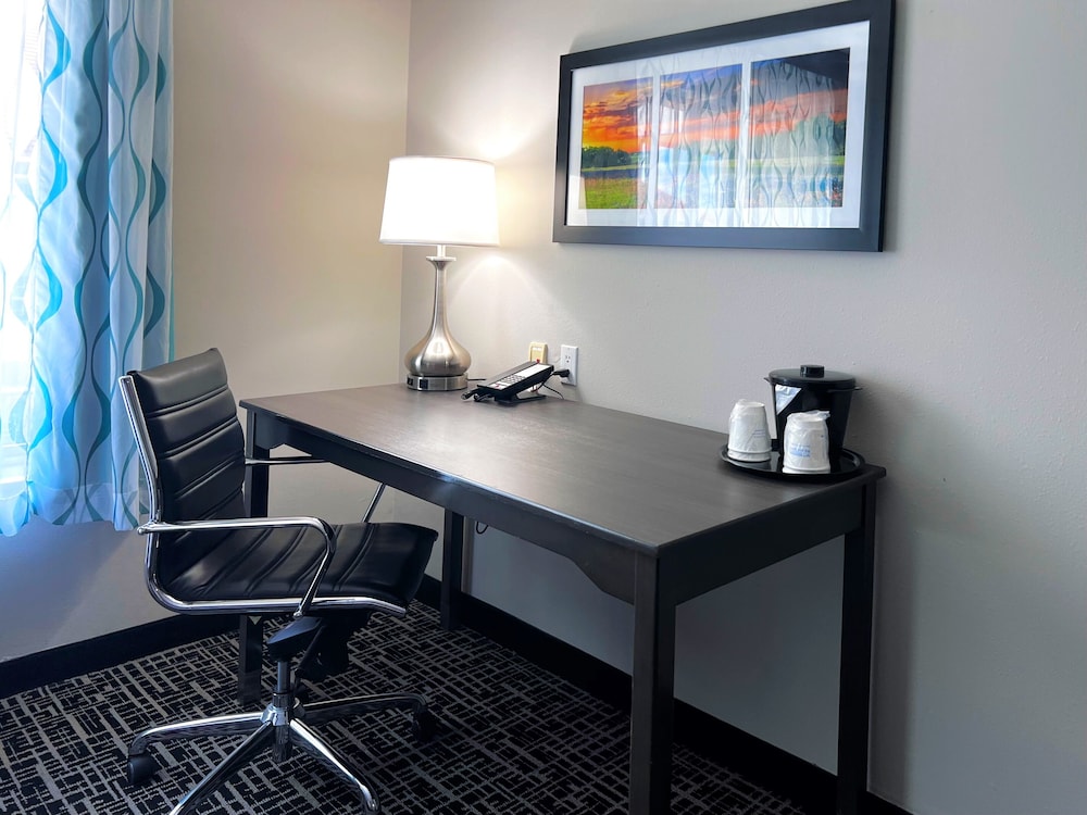 La Quinta Inn & Suites by Wyndham Pharr North McAllen 50/58
