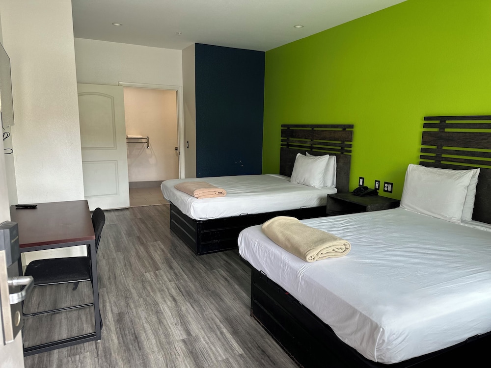 ROOM, 2 QUEEN BEDS, ACCESSIBLE