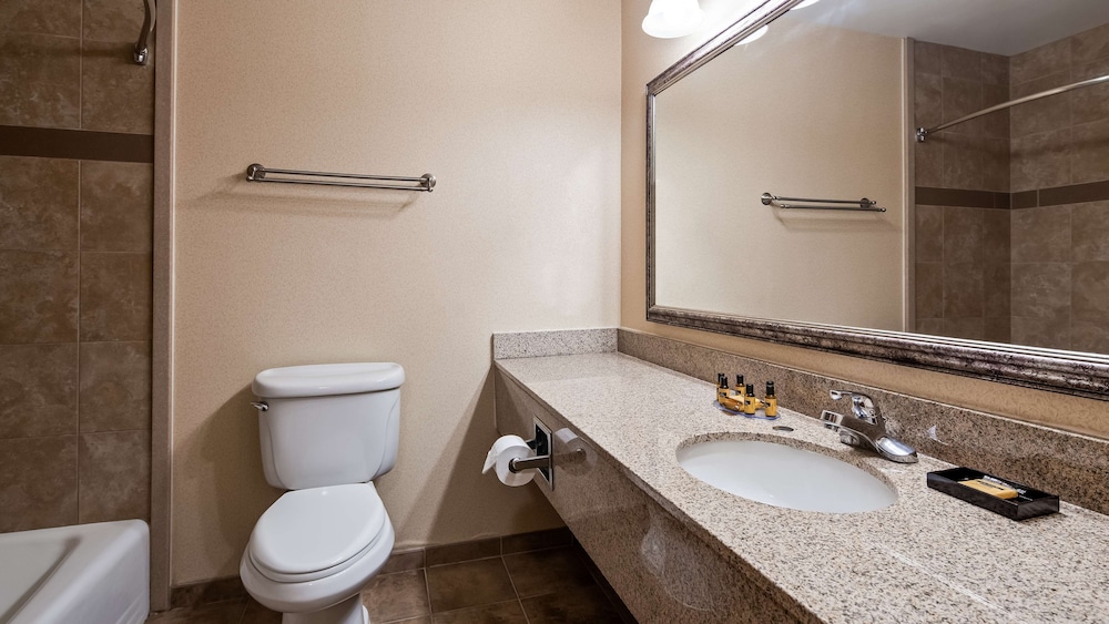 Best Western Plus North Canton Inn & Suites 59/62