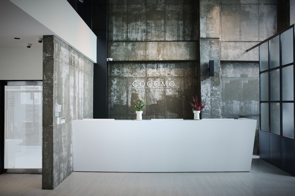 Cocomo Hotel And Gallery 2/54