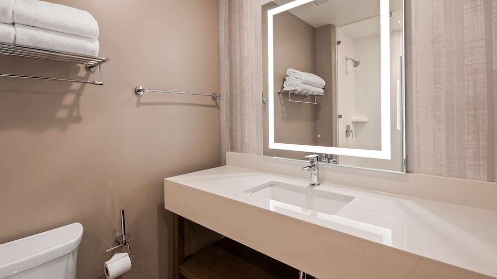 Best Western Plus Settlers Point 24/42