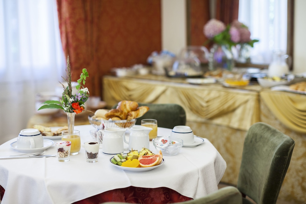 Rigel Hotel 67/73
