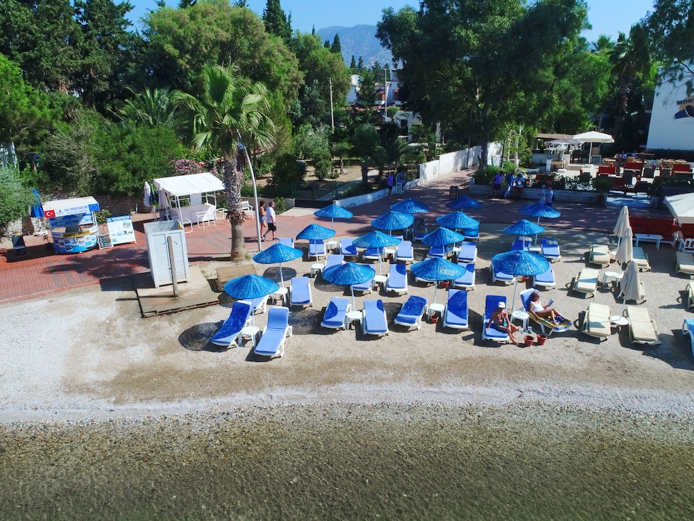 Summer Garden Suites And Beach Hotel 48/59