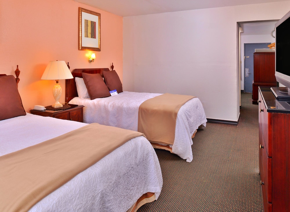 Castle Inn & Suites By OYO Chickasha 25/66