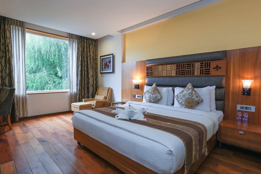 DOUBLE OR TWIN BED