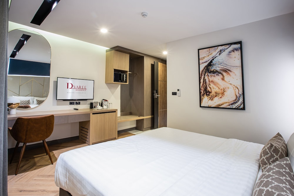 D Varee Montara Thonglor 25 23/70