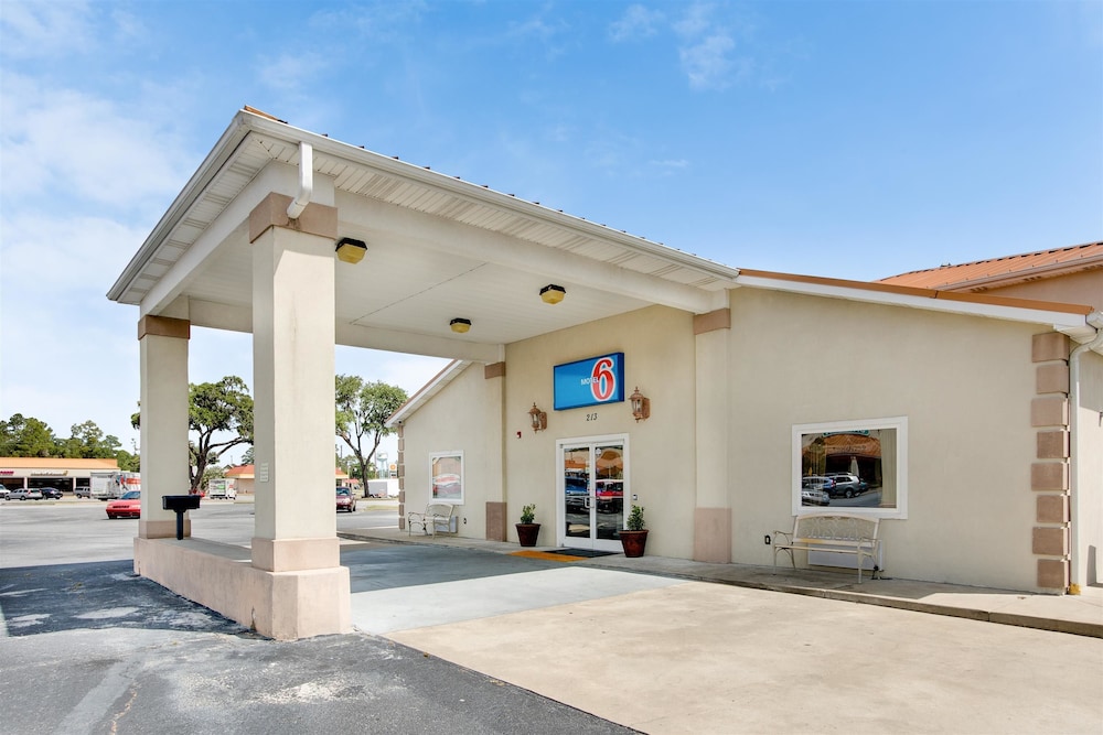 Motel6 Hinesville, GA in HINESVILLE - GA