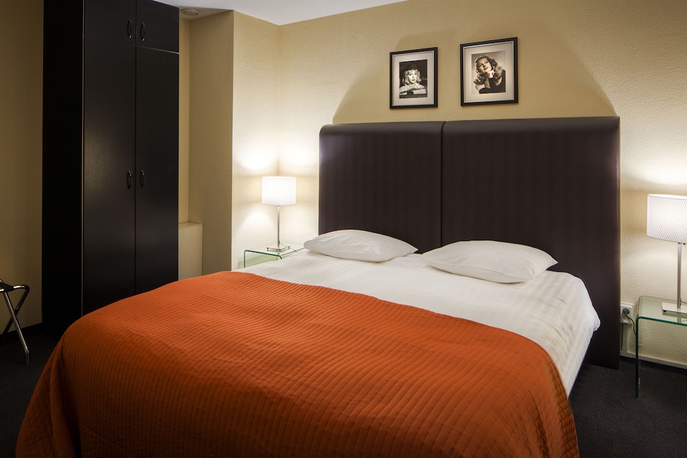 Fletcher Hotel Jan Van Scorel 11/72
