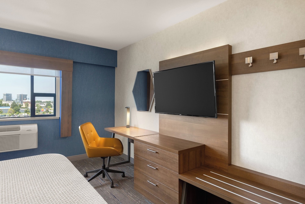Holiday Inn Express Vancouver Airport Richmond 38/48