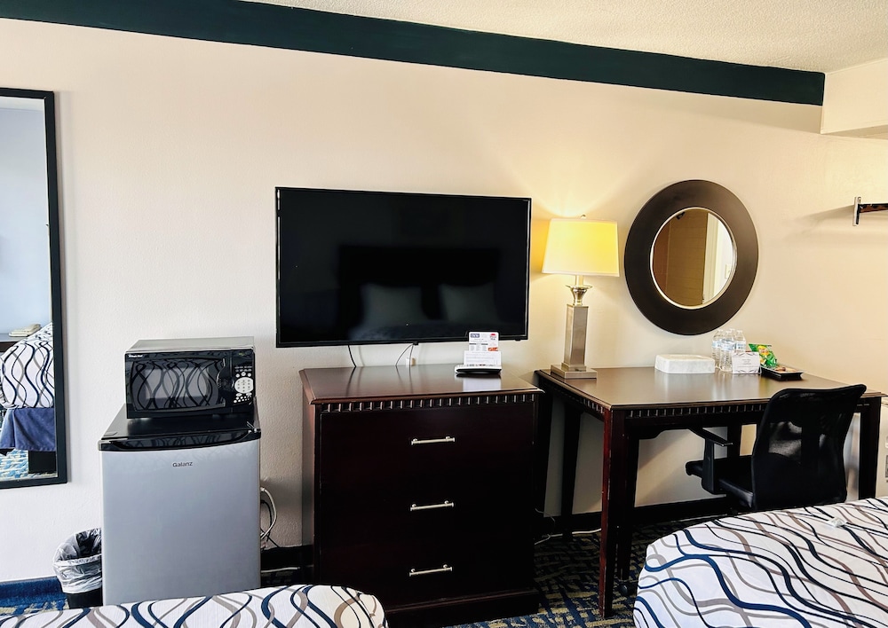Hospitality Inn & Suites 34/37