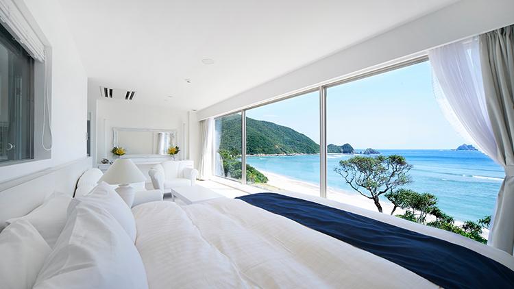 White, Deluxe, Double Bed, Mountain View, Ocean View, Sky Floor