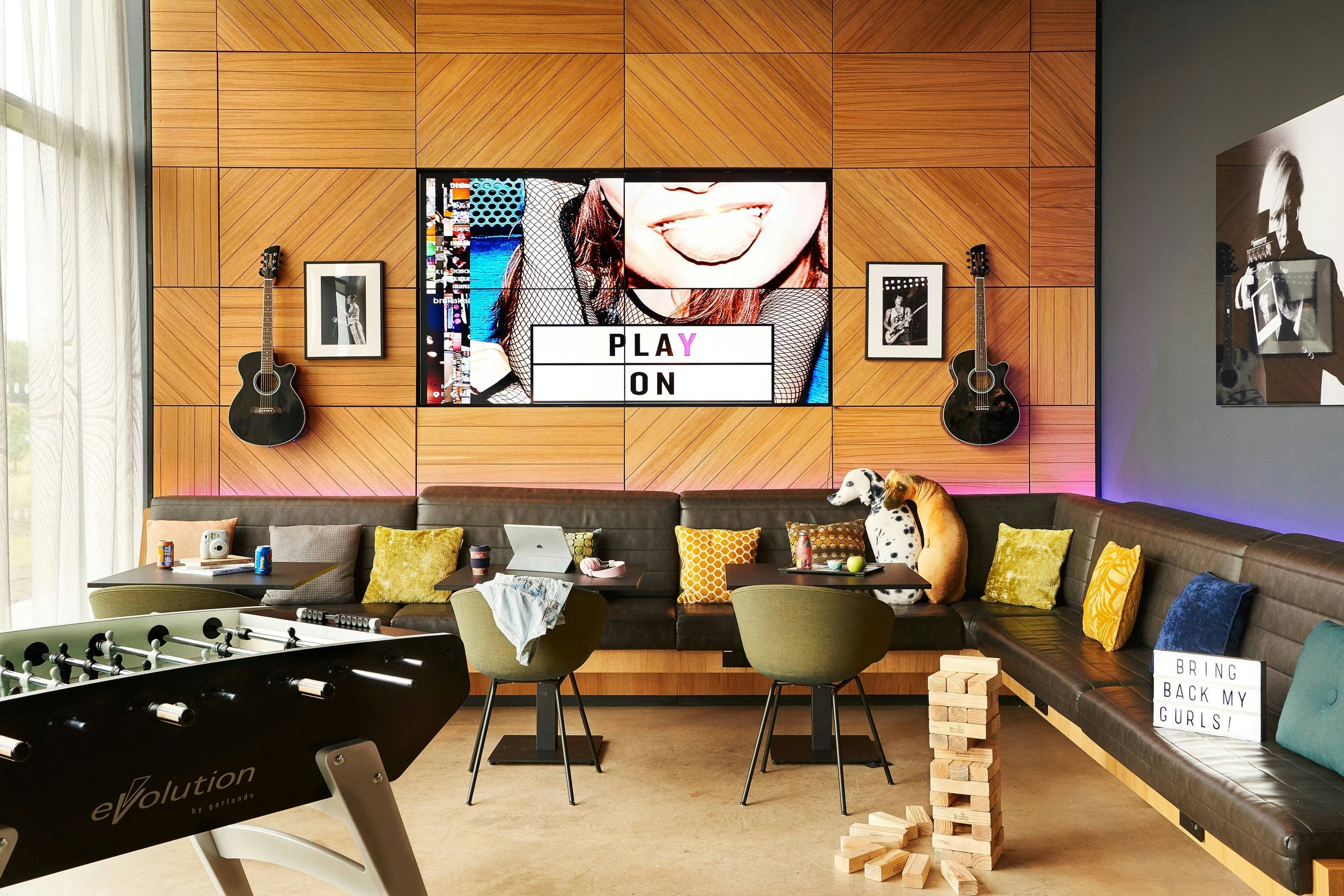 Moxy Edinburgh Airport 12/12