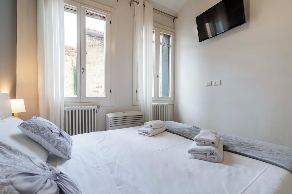 Rialto Botteri Apartments 10/50