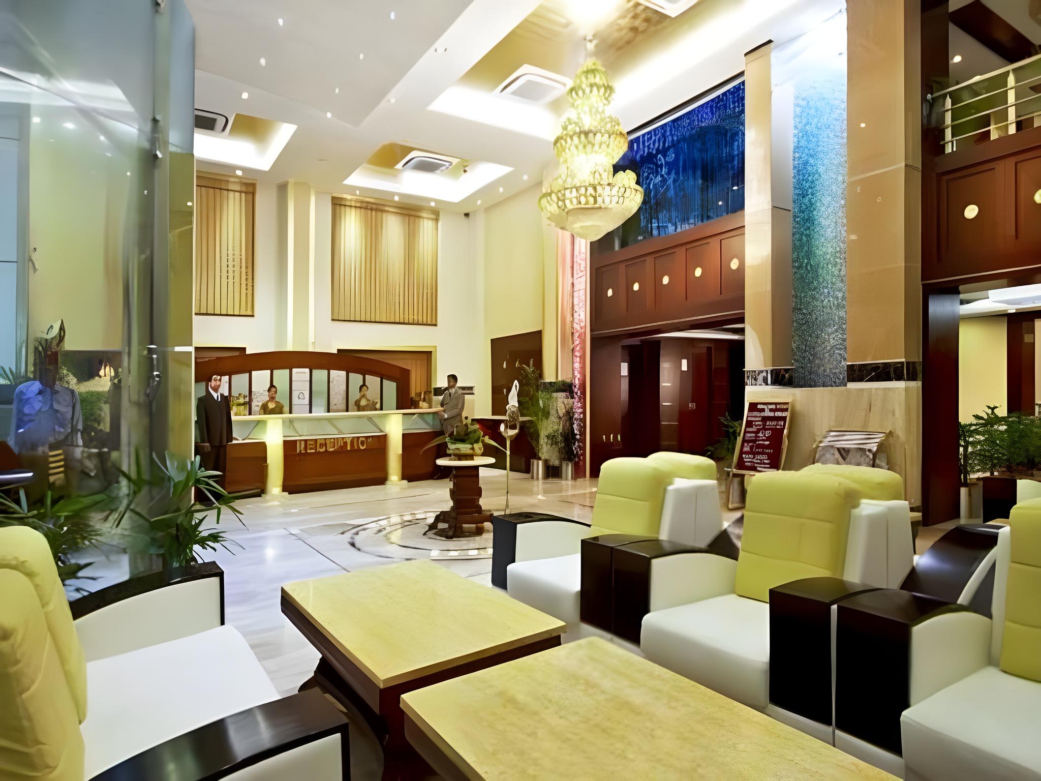 Hotel Gargee Grand 12/25