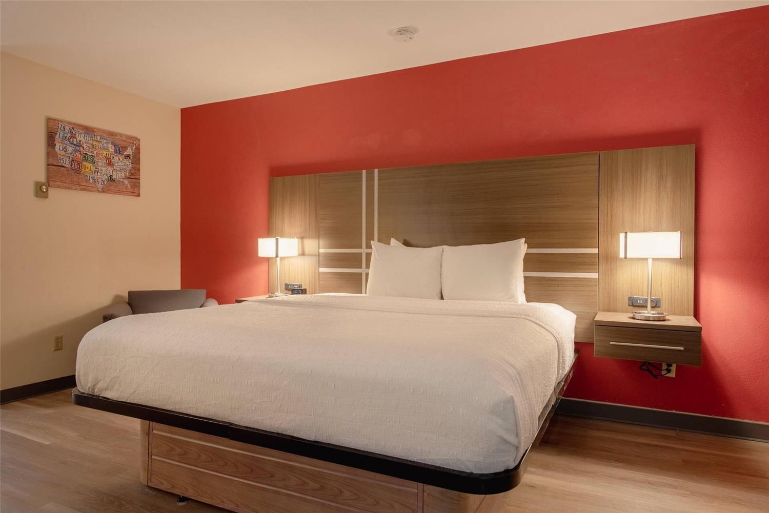 Room, King Bed, Econo Lodge Cortez near Mesa Verde 2/9