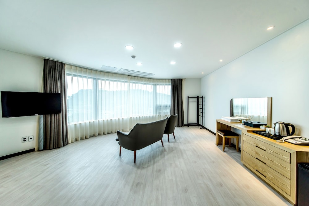 Nine Boutique Hotel 52/67