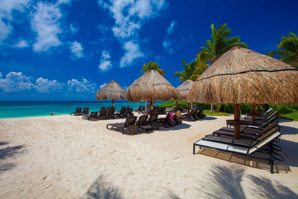 The Elements Oceanfront & Beachside Condo Hotel 42/50