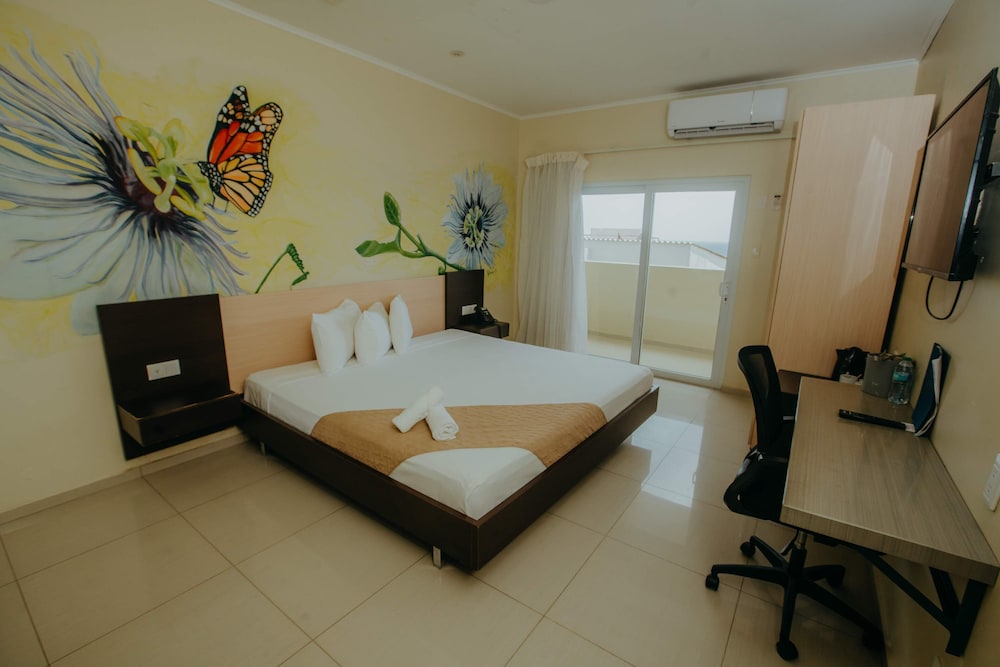 DELUXE, KING BED, BALCONY