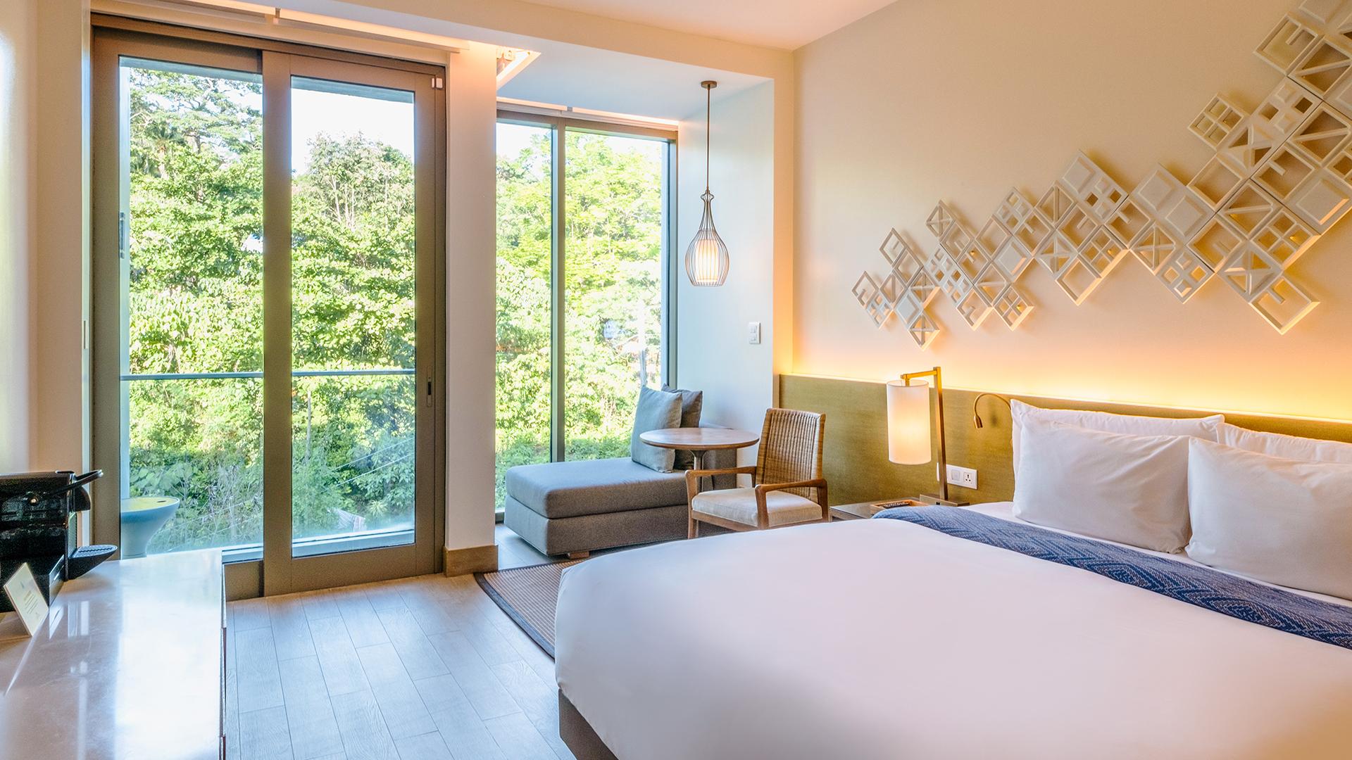 Deluxe, Twin Beds, Hill View