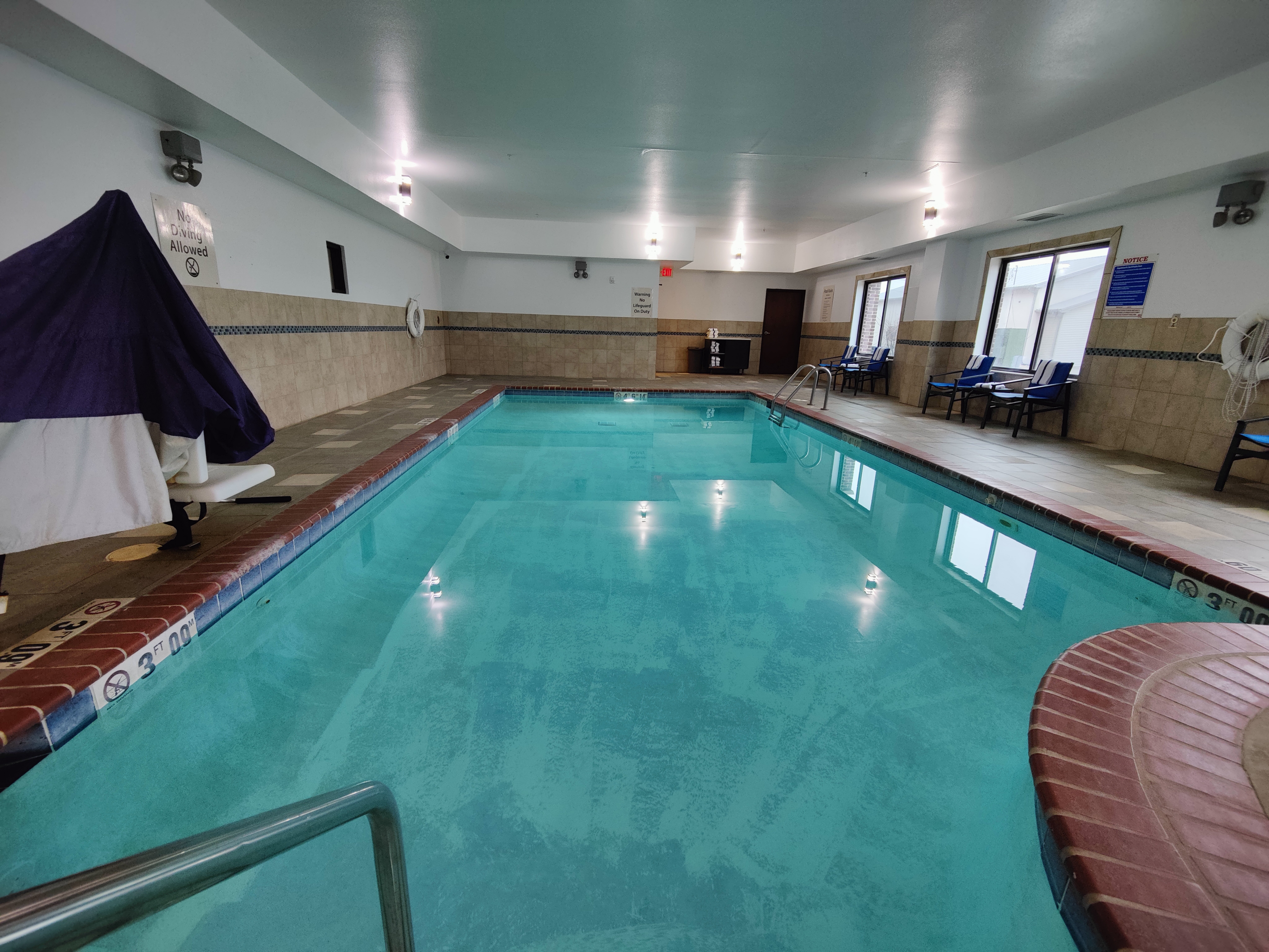 Holiday Inn Express Waterloo-Cedar Falls 38/59