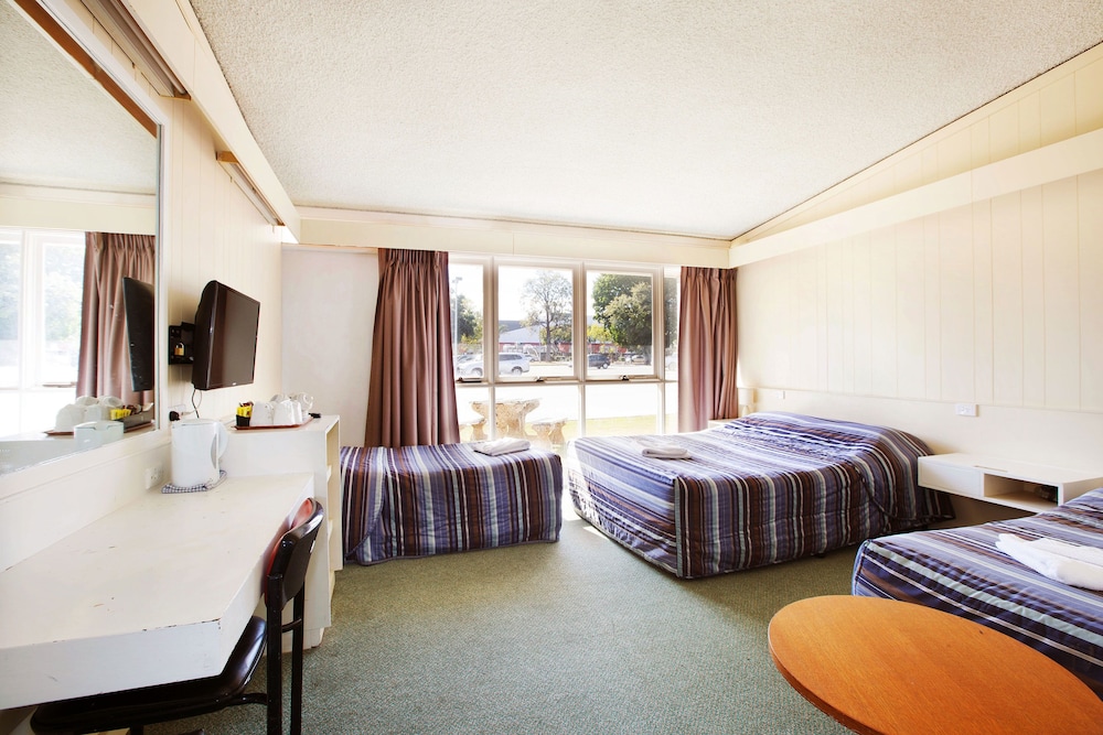 Sunnybank Hotel 14/30