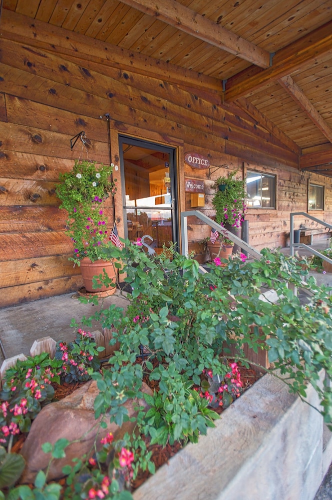 Red Stone Inn 34/44