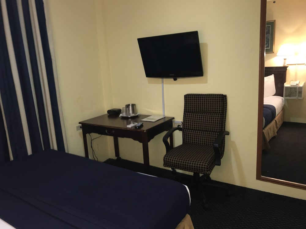 Airport Suites Hotel 42/61