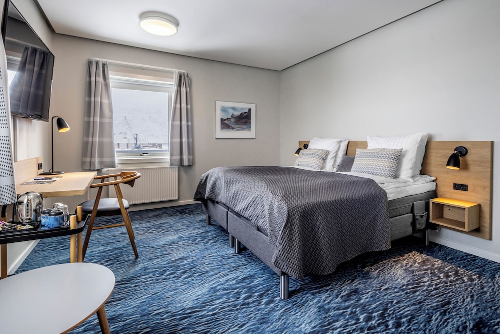 Deluxe, Twin Beds, Private Bathroom