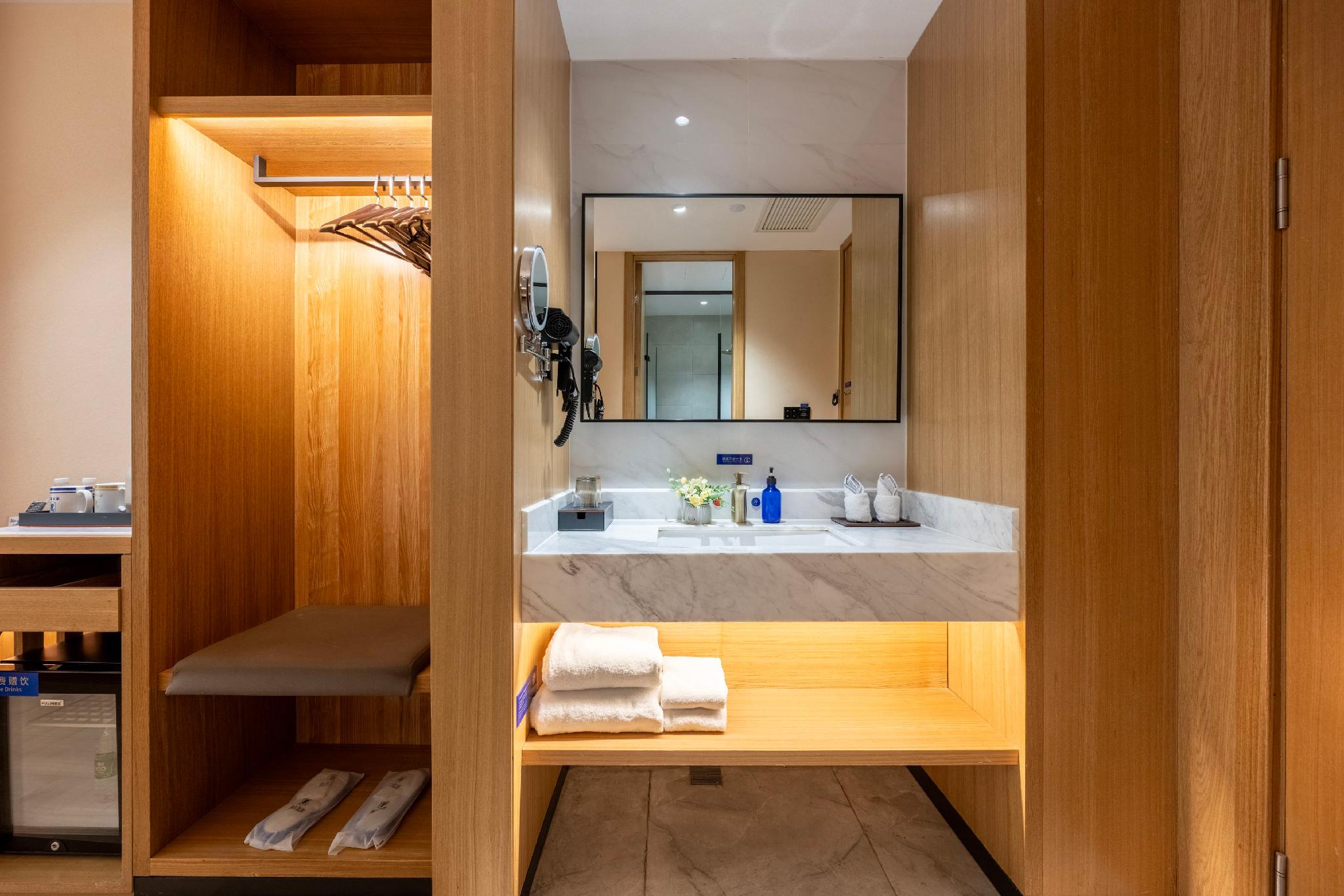 Super 8 Hotel (Beijing Sanlitun Taikoo Li Tuanjiehu Subway Station) 23/23