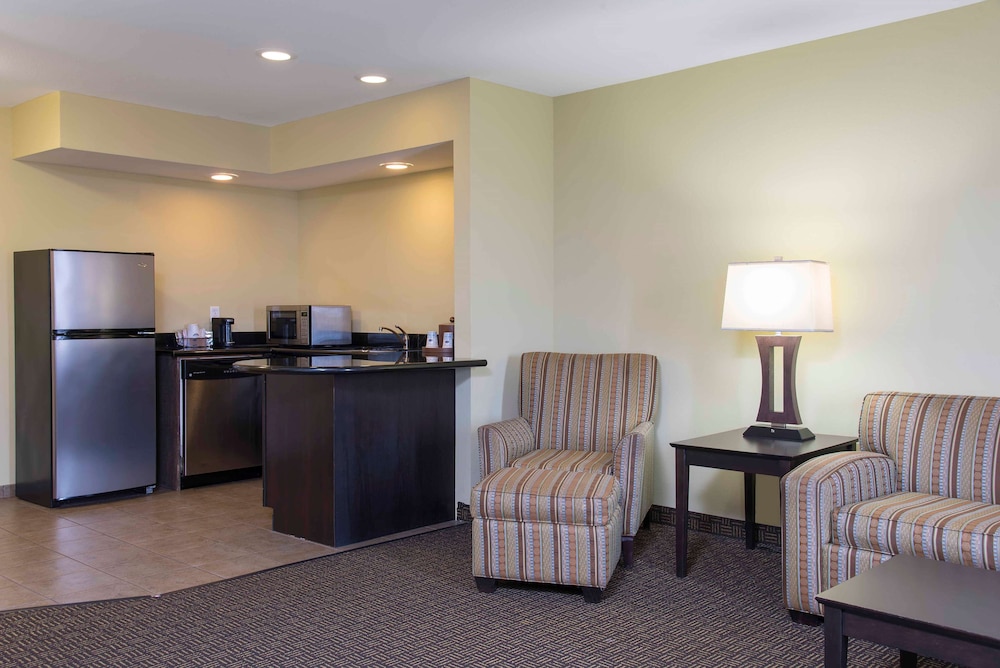 Hampton Inn & Suites Danville 8/42