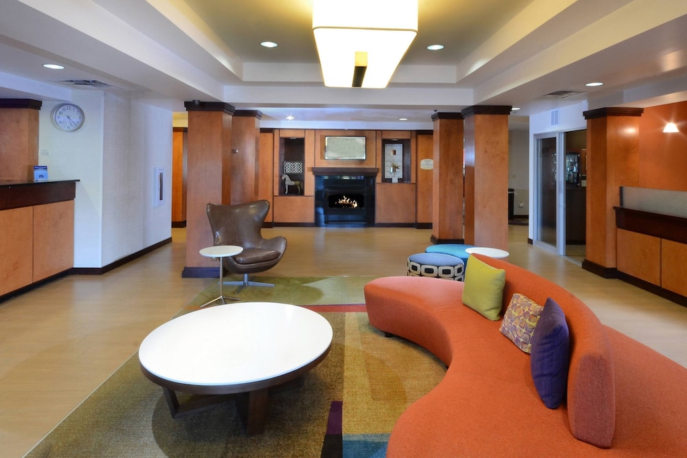 Fairfield Inn Suites By Marriott Roanoke Hollins I 81 19/26