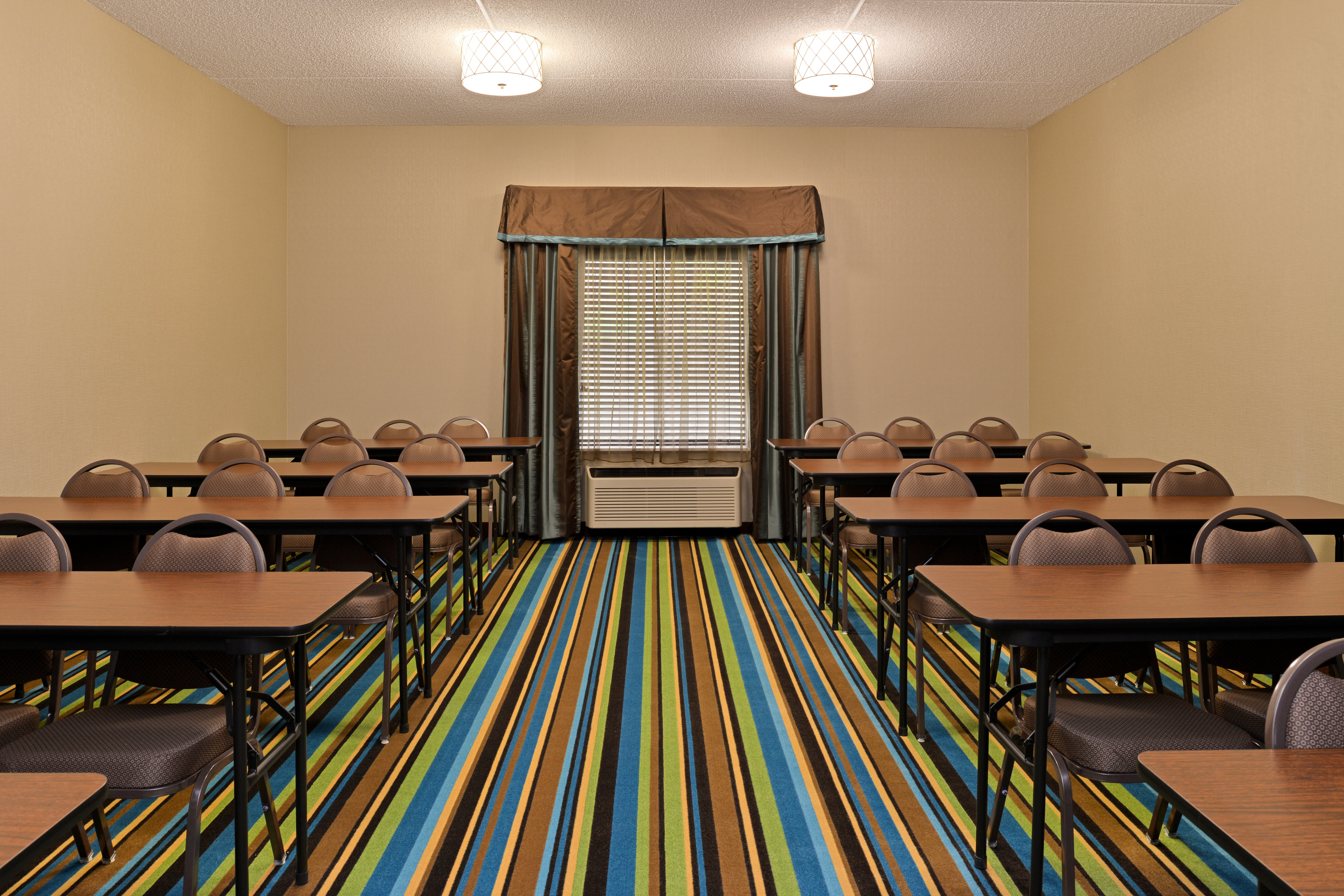 Holiday Inn Express Hotel Suites Saint Marys 15/15