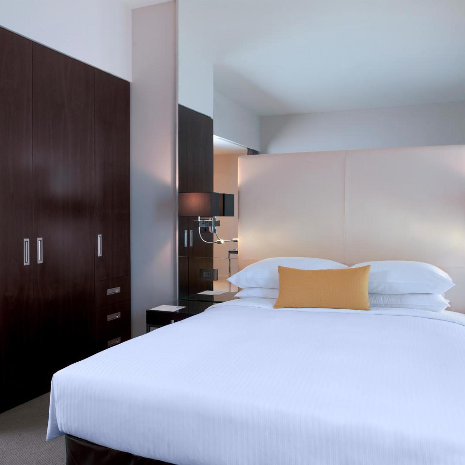 Centro, King Bed, Queen Bed