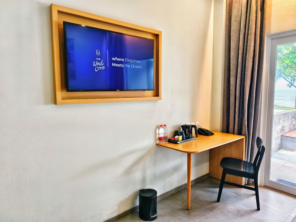 MaxOneHotels.com at Anyer 30/42