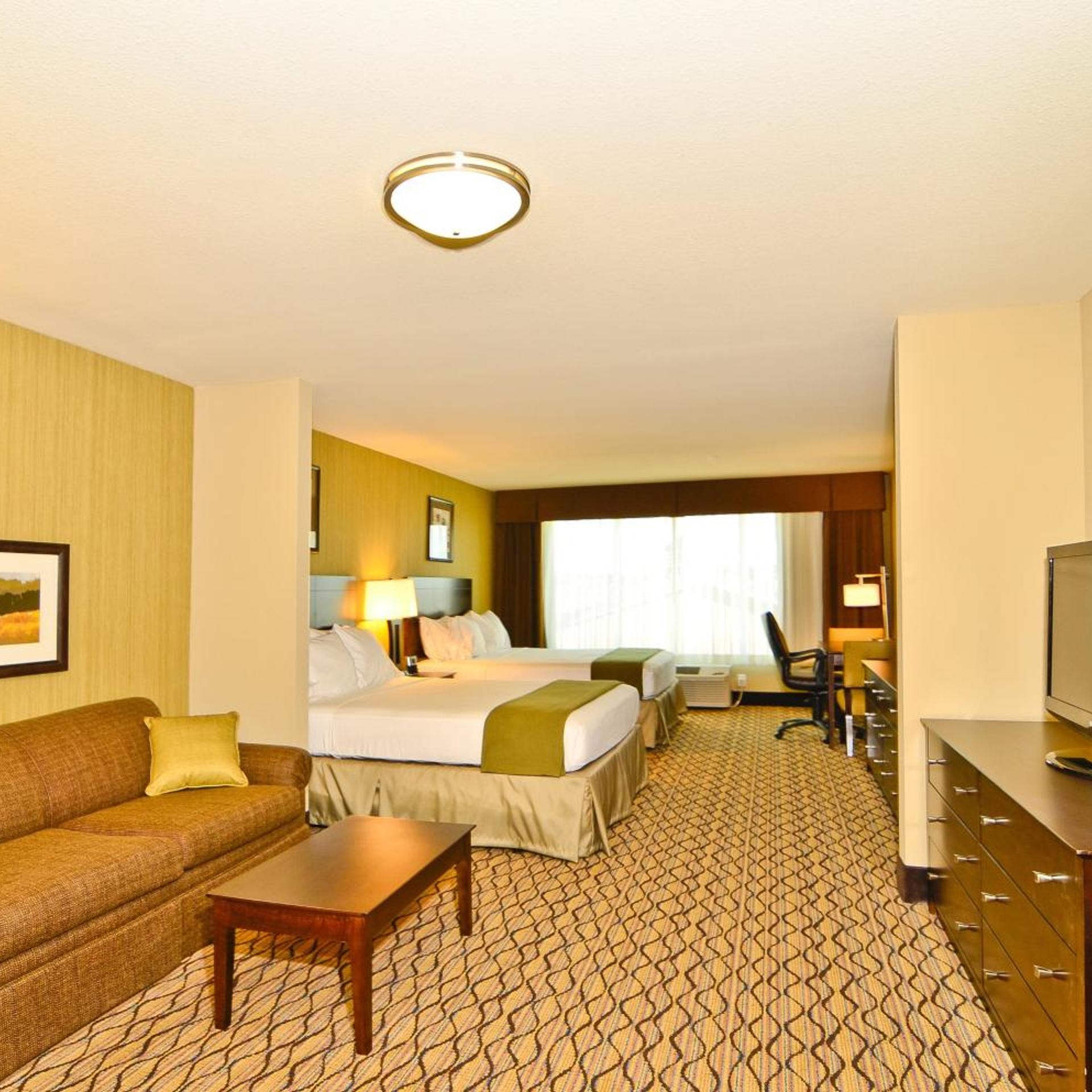 جناح بسريرين كوين مع أريكة، Holiday Inn Express And Suites Williston 2/8