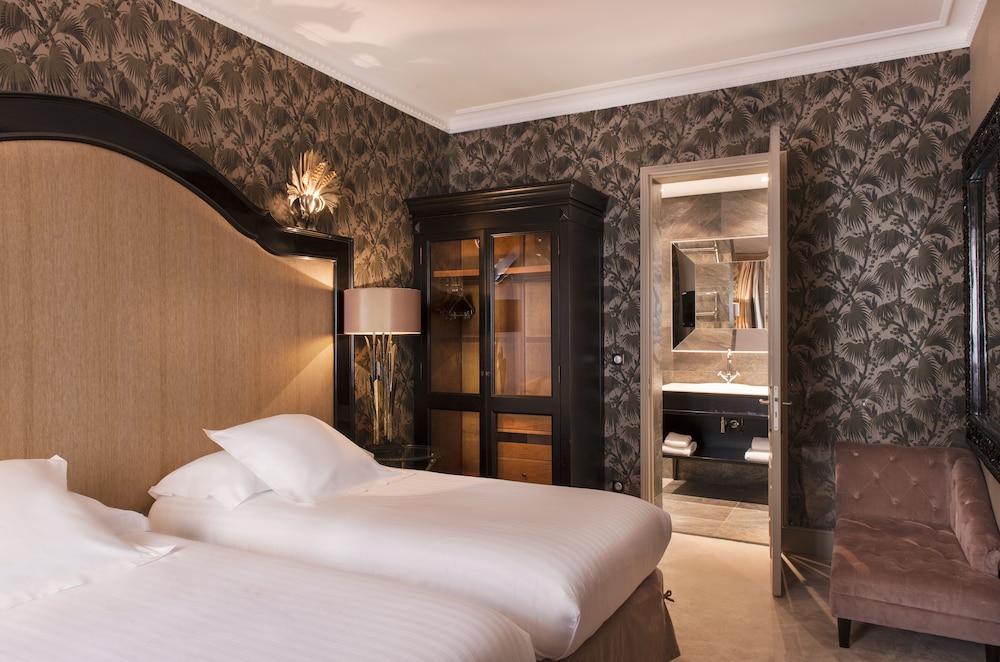 DELUXE, DOUBLE BED