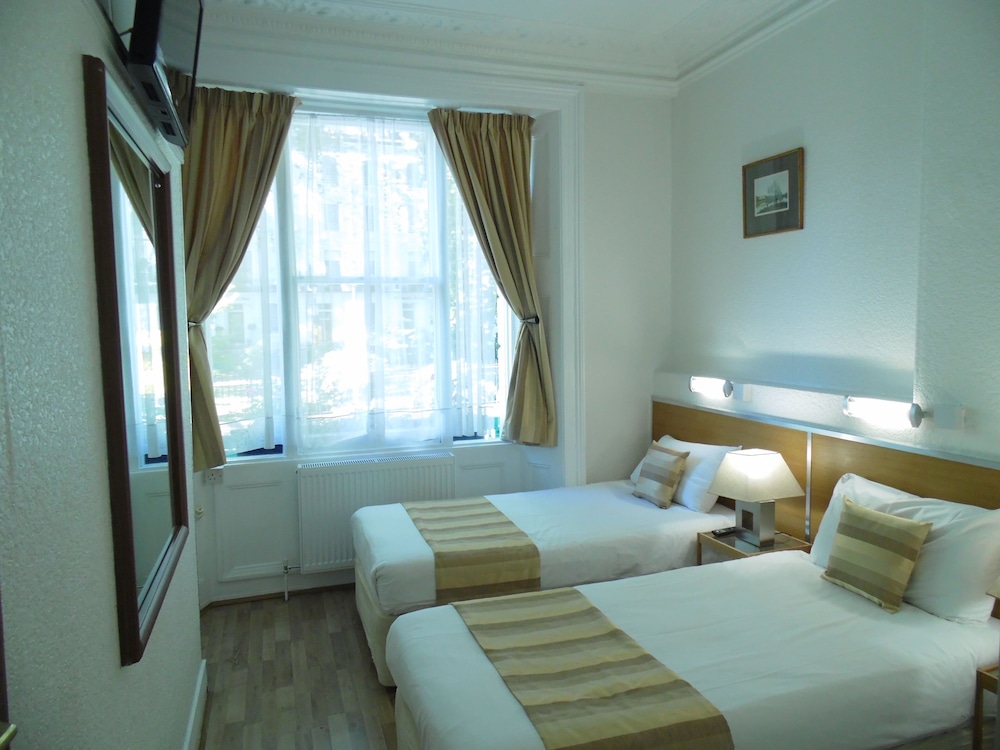 Falcon Hotel 10/50