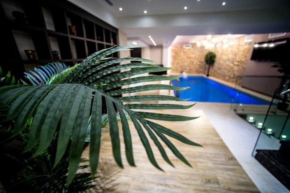 Aghababyan S Hotel 58/77
