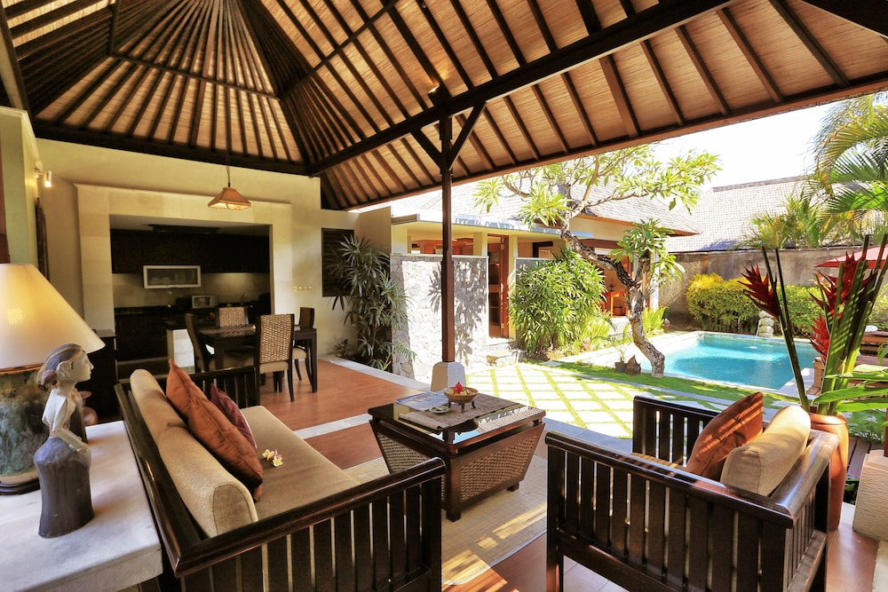 THE SANYAS SUITE 47/72