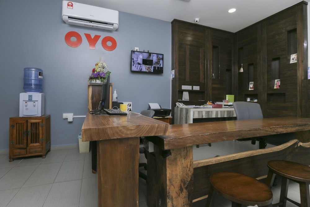 OYO 89915 East Mount Hotel 8/32